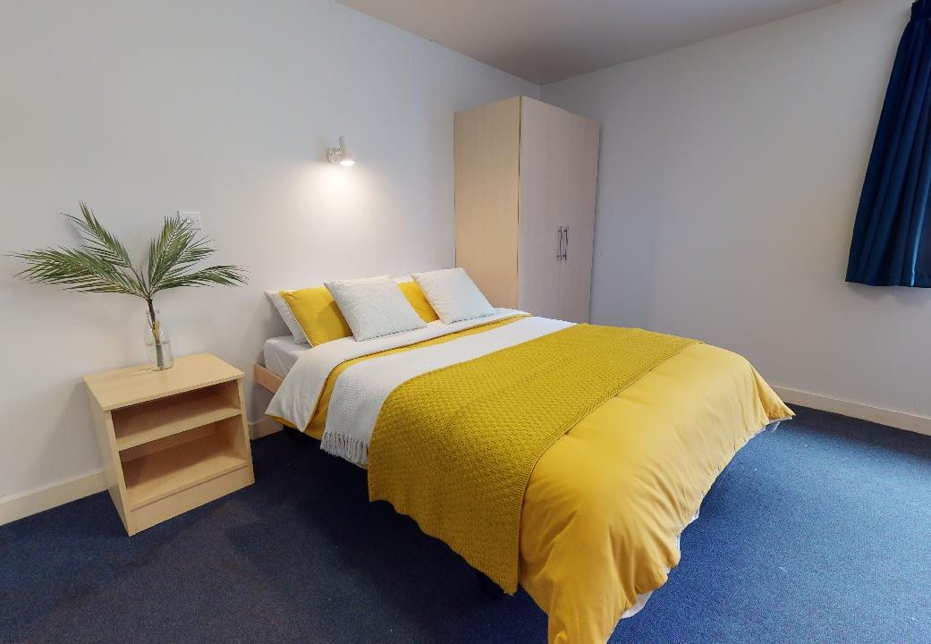 Gold En Suite