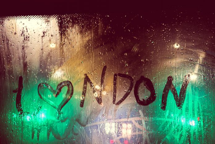 'London' written in the condensation on a window, with a heart for the first 'o'.