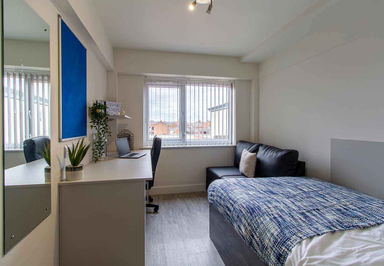 Ensuite room